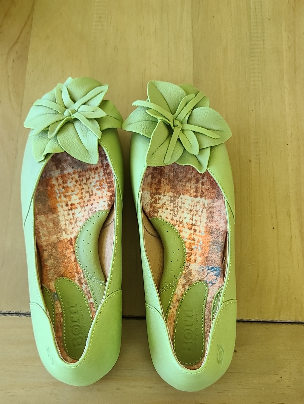 Born Leather Lime Green Ballet Flat 7.5